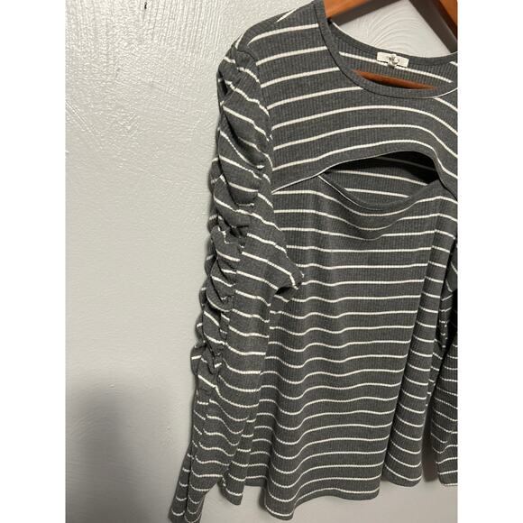 Maurices Ribbed Top Gray White Striped Cutout Peekaboo Ruched Long Sleeve 1X - Picture 5 of 11